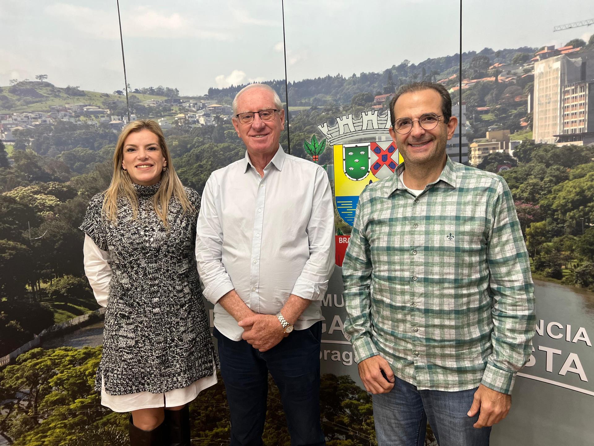 Vice Gislene Bueno. Dorival Francisco Bertin e Prefeito Edmir Chedid