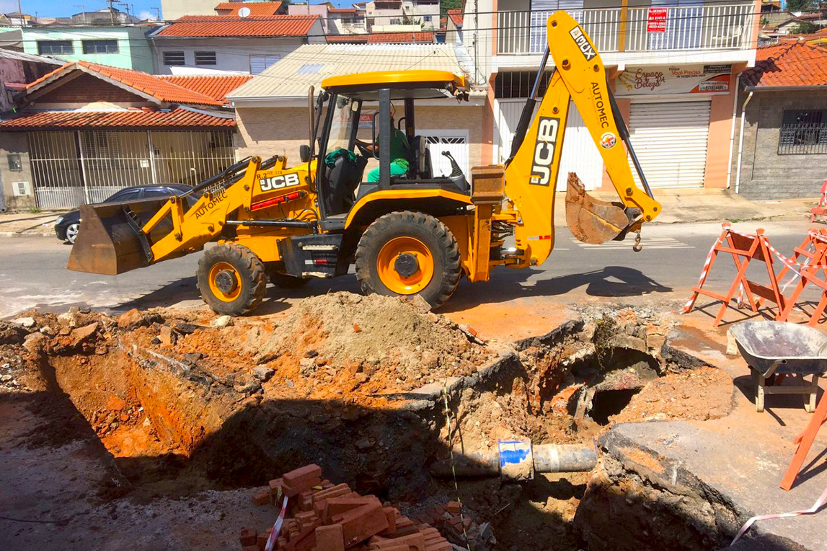 30.03.2022 Prefeitura inicia obras no sistema de drenagem pluvial na Avenida Euzébio Savaio (3)