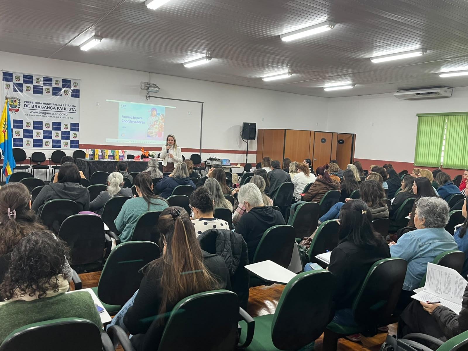 Educa&ccedil;&atilde;o realiza semana formativa para professores coordenadores (3)
