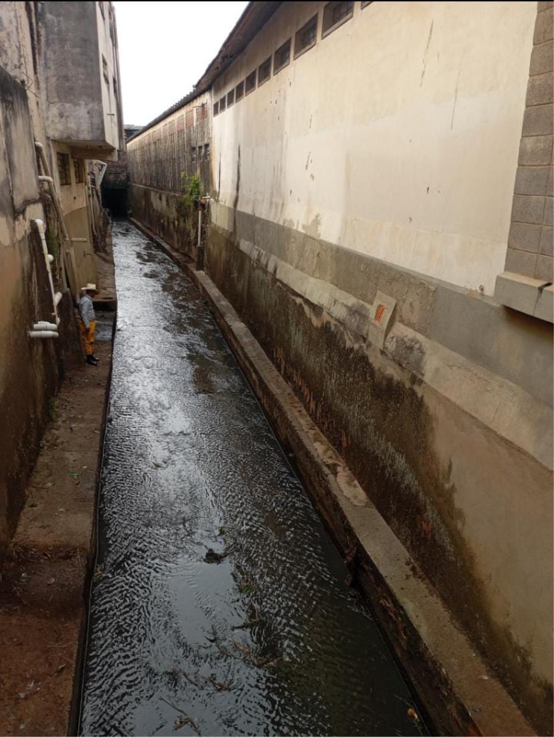 Bragança Paulista amplia ações preventivas com limpeza de ribeirões dentro do progr (5)