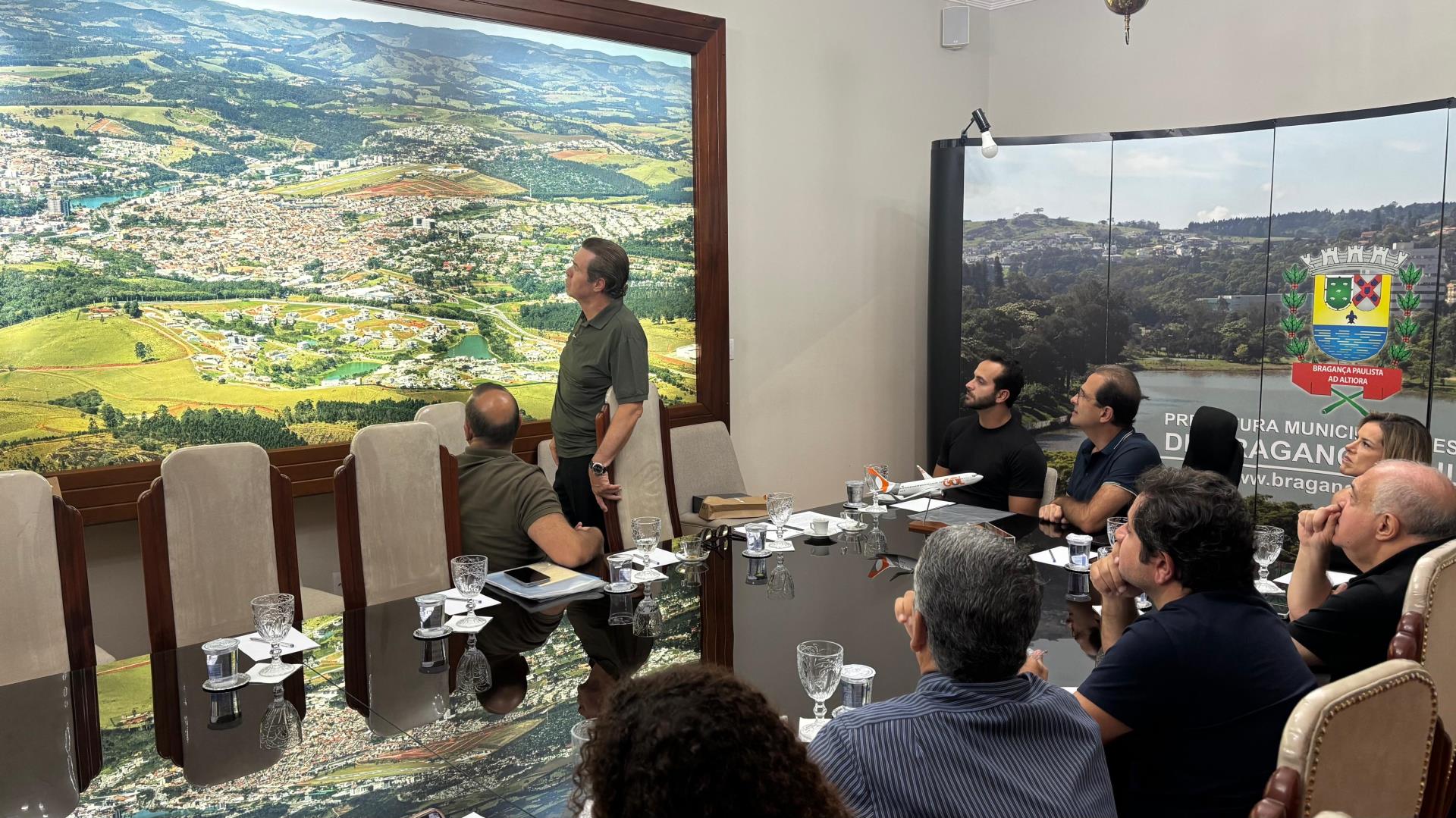 Reuni&atilde;o com Joaquim Constantino, acionista do Grupo Comporte, discute investimentos nos setores rodovi&aacute;rio e a&eacute;reo para a regi&atilde;o de Bragan&ccedil;a Paulista (4)