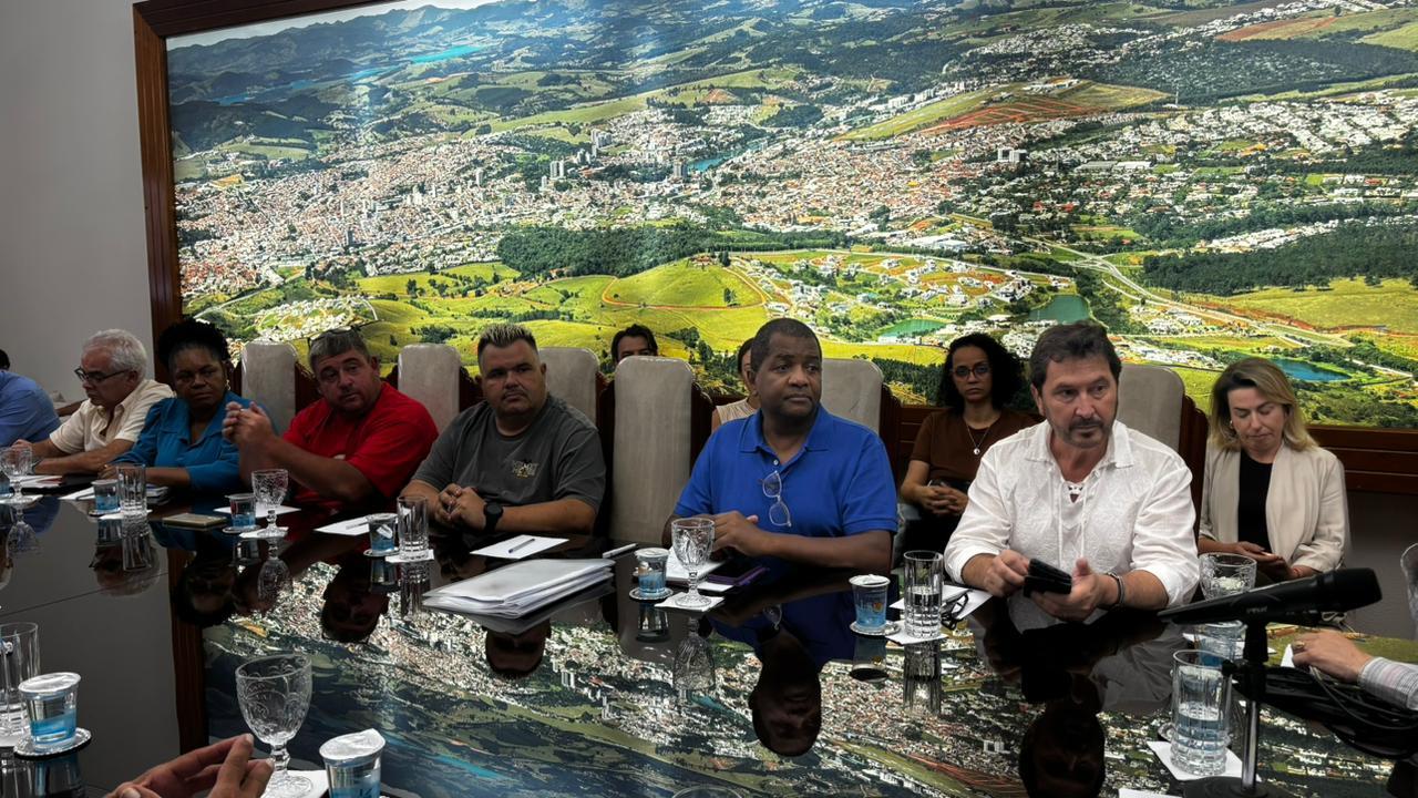 Reuni&atilde;o define primeiros passos para viabilizar desfiles de carnavais em 2027  (3)