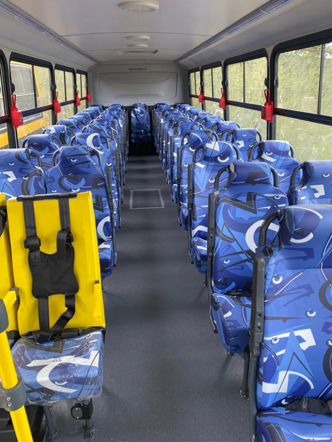 Transporte escolar gratuito recebe novos ve&iacute;culos e completa renova&ccedil;&atilde;o da frota Foto 03