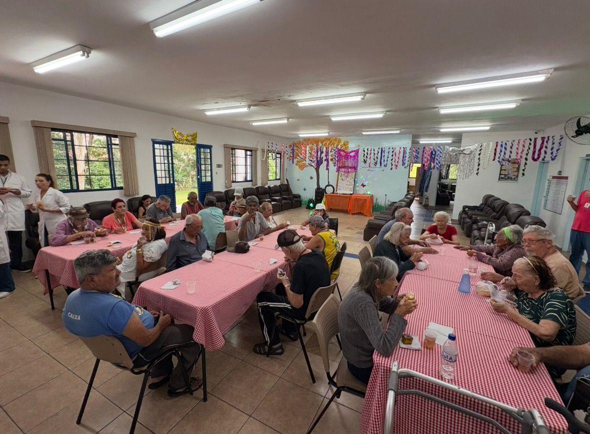 SEMADS promove Carnaval dos Idosos com integra&ccedil;&atilde;o, m&uacute;sica e conviv&ecirc;ncia (3)