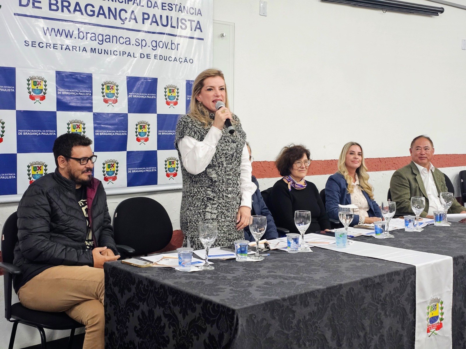 68 pessoas s&atilde;o beneficiadas com a entrega de aparelhos auditivos 3