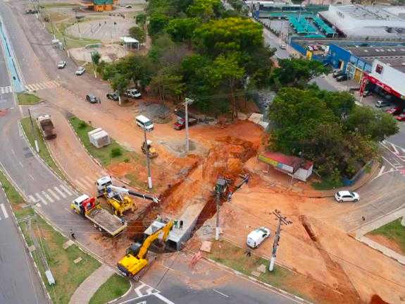 Combate &agrave;s enchentes_Cerca de 100 aduelas j&aacute; foram implantadas na Avenida dos Imigrantes (7)