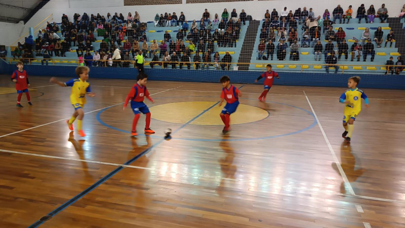 Abertura do Campeonato de Futsal de Menores de Bragan&ccedil;a Paulista re&uacute;ne um bom p&uacute;blico no Louren&ccedil;&atilde;o (4)