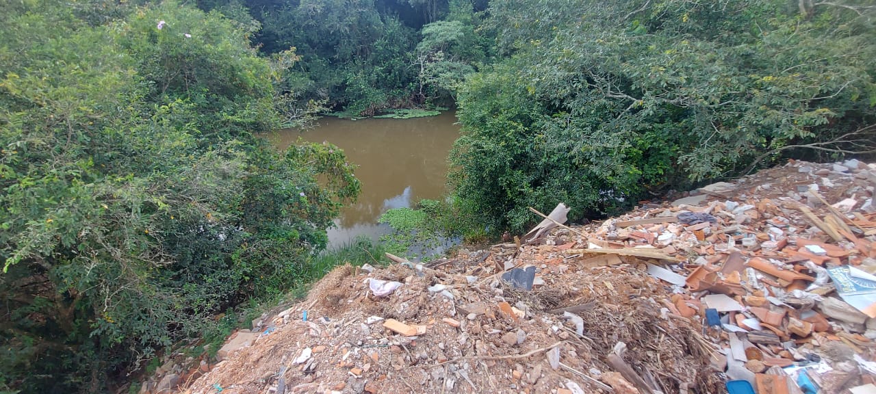 Secretaria Municipal do Meio Ambiente fiscaliza descarte irregular de res&iacute;duos s&oacute;lidos em Bragan&ccedil;a Paul (4)