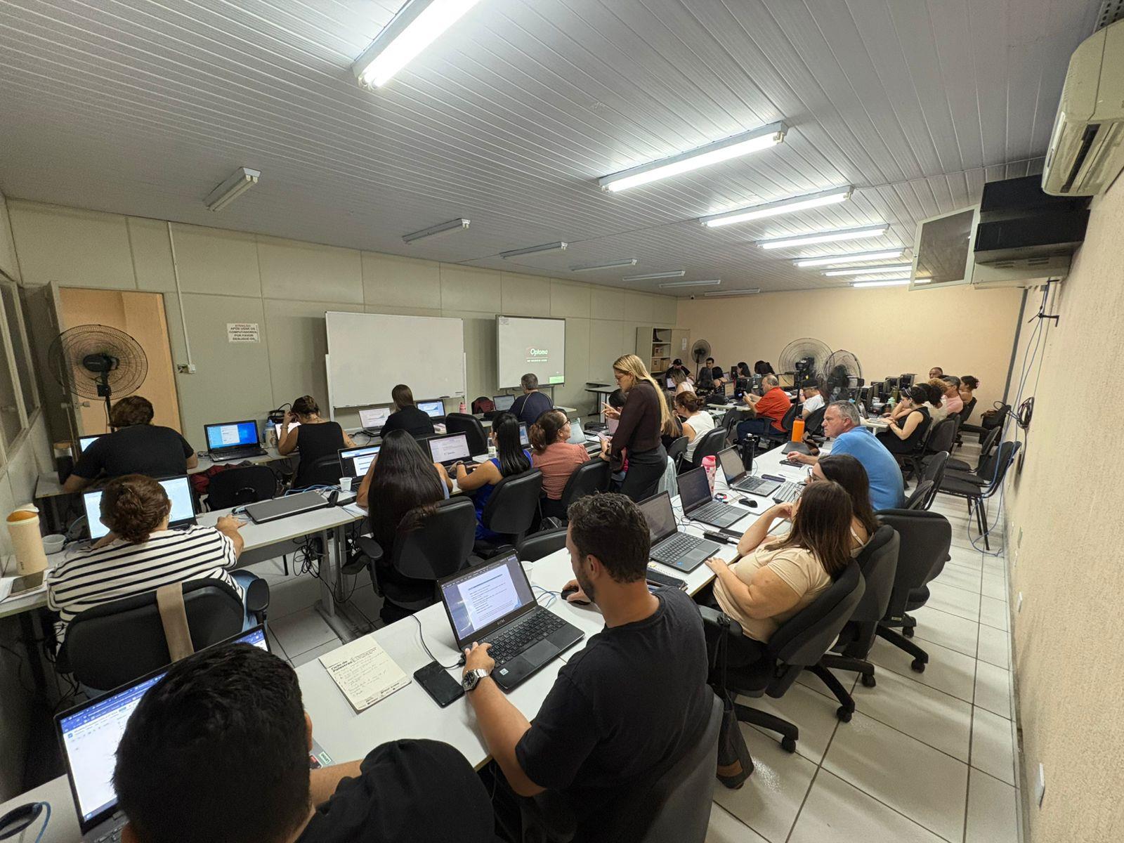 Intelig&ecirc;ncia artificial e nova lei de licita&ccedil;&otilde;es s&atilde;o temas de capacita&ccedil;&atilde;o aos servidores municipais (3)