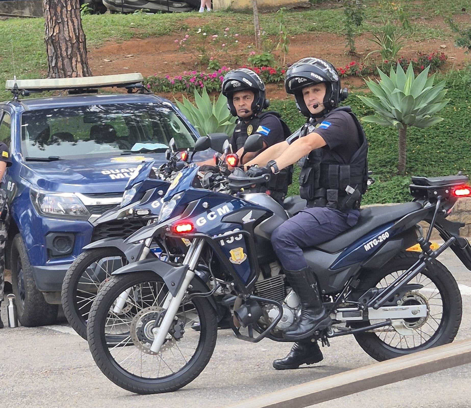 Alunos de cursos preparatórios visitam GCM e Defesa Civil de Bragança Paulista (5)