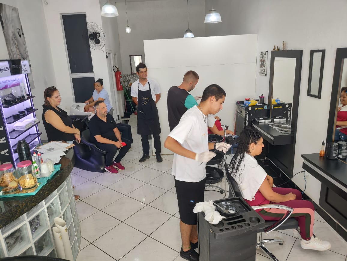 Cursos de Barbeiro e Cabeleireiro 01