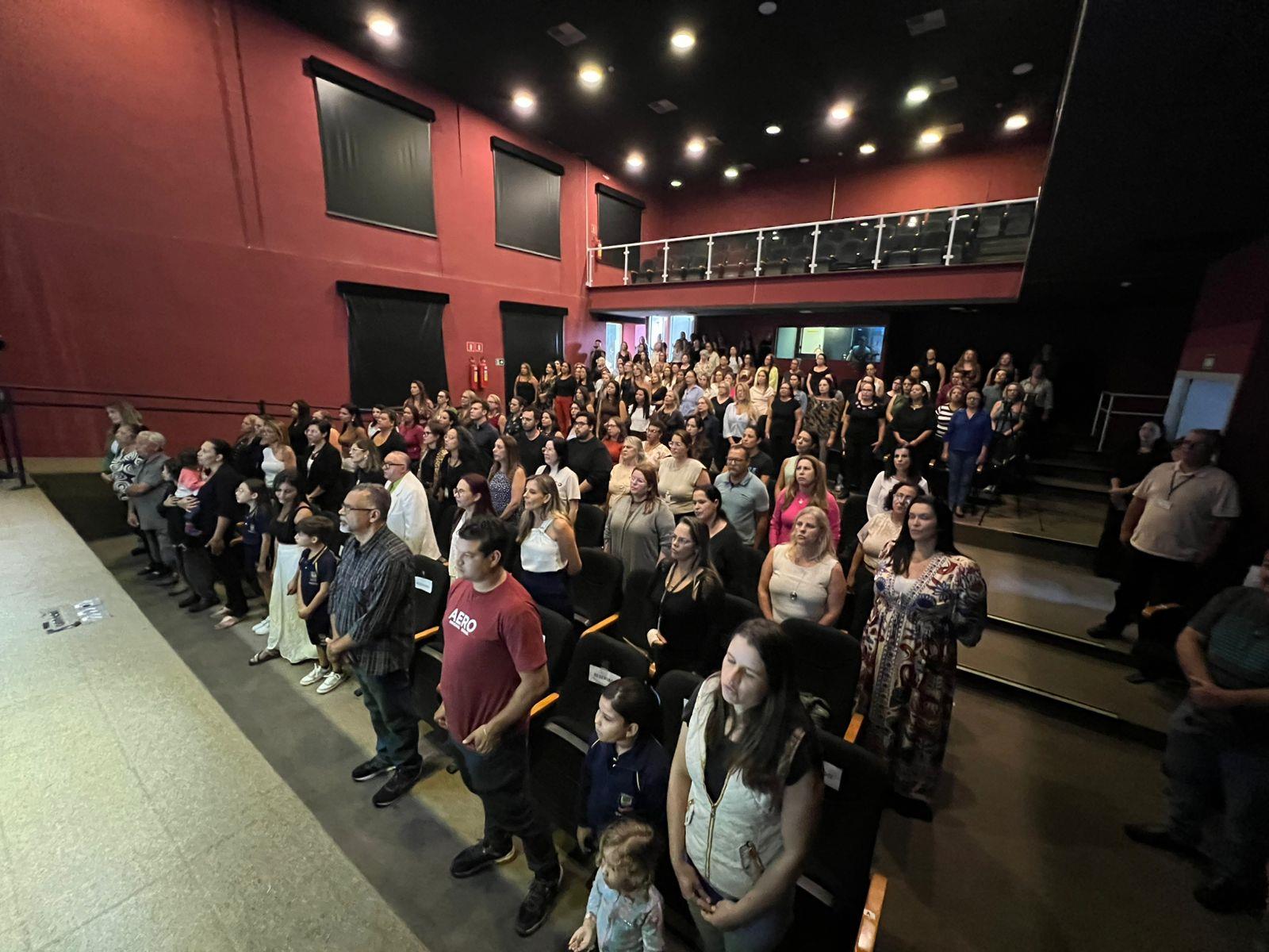 Educação apresenta uniformes, kits escolares e material didático e marca nov (3