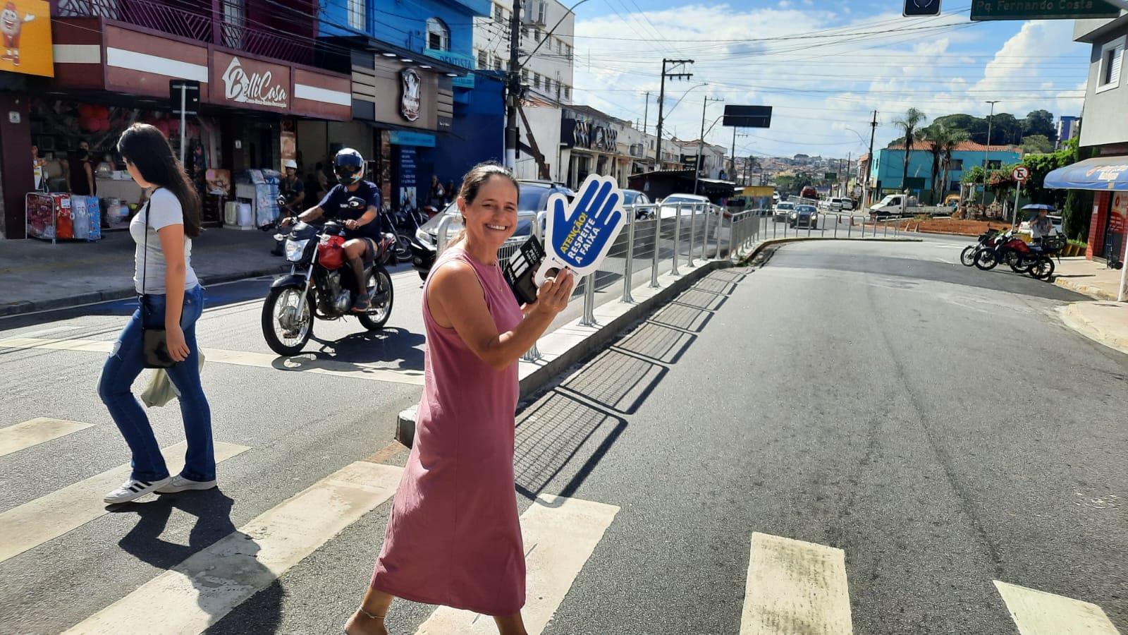 Travessia segura ganhou destaque em a&ccedil;&atilde;o que ocupou ruas e avenidas Foto 03