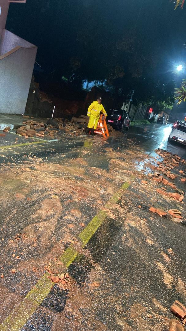 Cidade &eacute; atingida por alto volume de chuva Foto 03