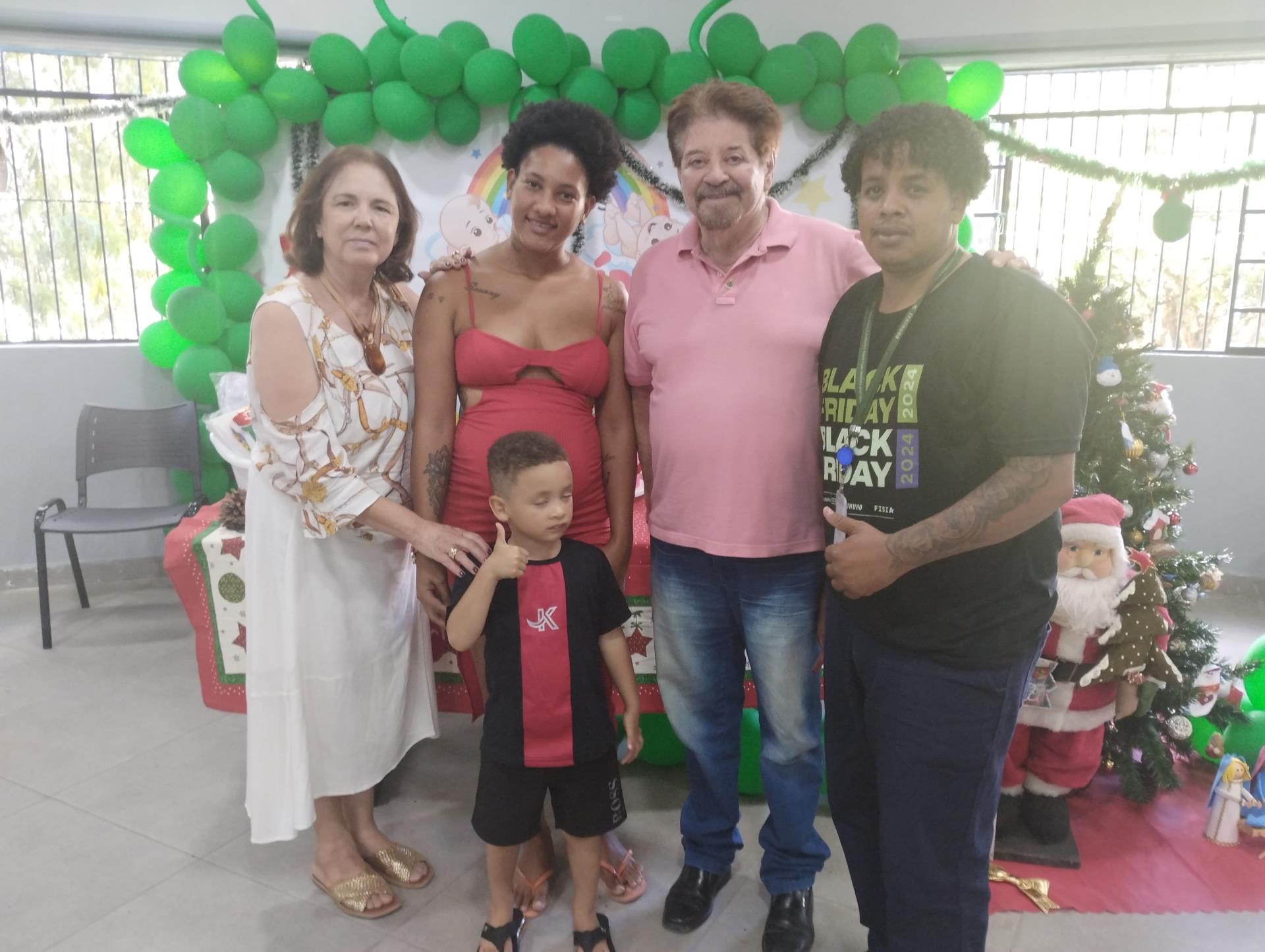 Prefeitura realiza última entrega de kits do Projeto Arco-Íris em 2024 (4)