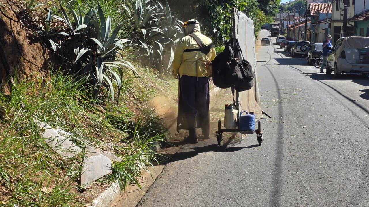 For&ccedil;a-tarefa de zeladoria realiza grande manuten&ccedil;&atilde;o no Centro Foto 03