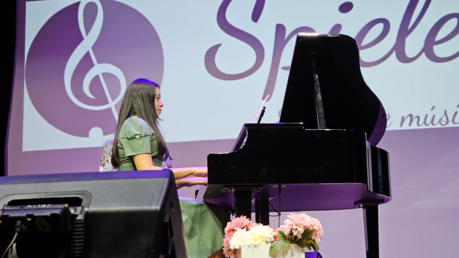 Recital de Piano Spielen no Maio Cultural 2025 arrecada quase 100 kg de alimentos para o Fu (4)