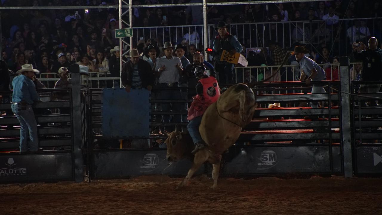 P&uacute;blico volta a lotar o Posto de Monta na abertura da segunda semana da 59&ordf; Expoagro e 32&ordf; Festa do Pe&atilde;o de Boiadeiro (3)