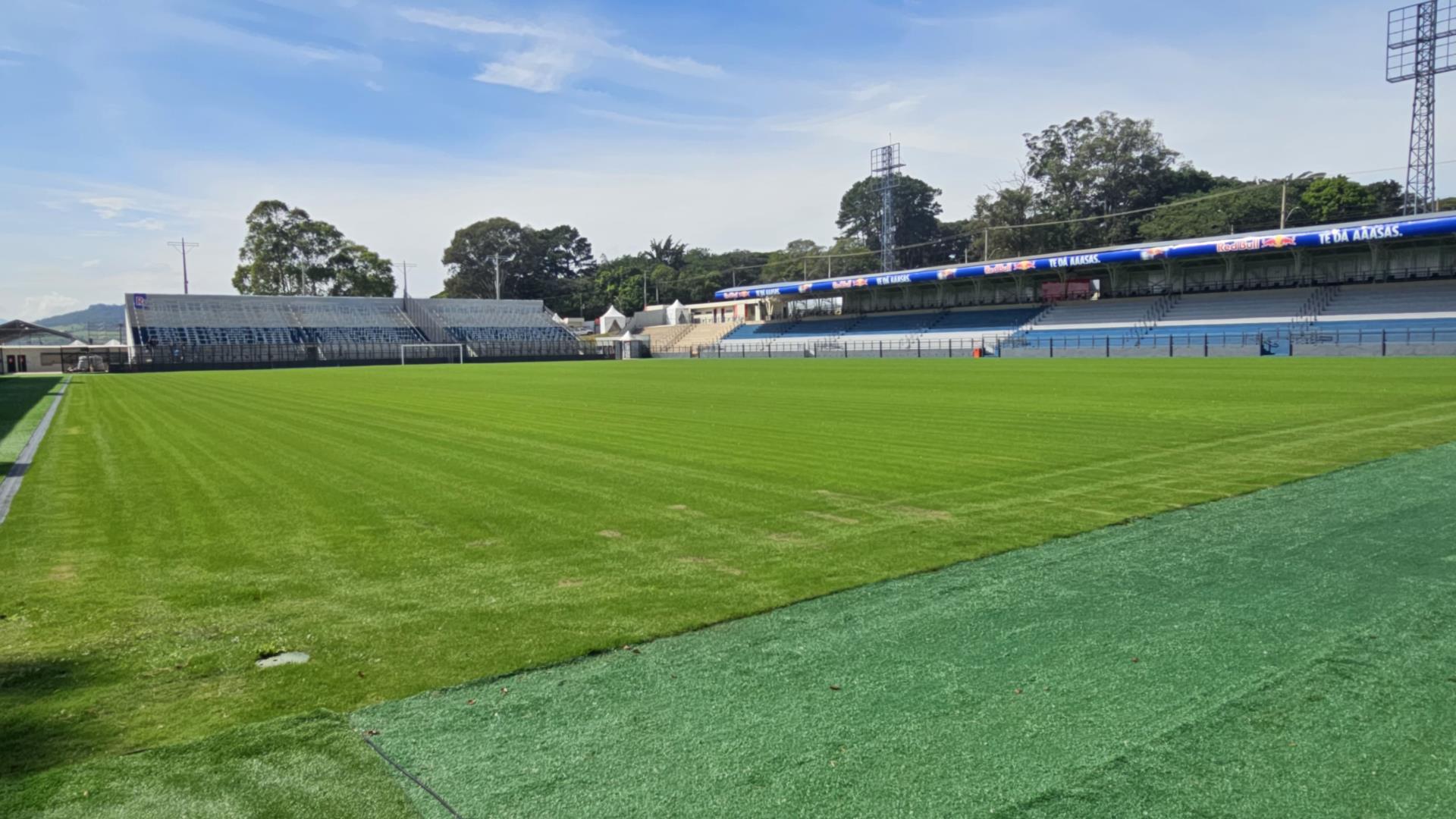 Prefeitura entrega habite-se do Est&aacute;dio C&iacute;cero de Souza Marques ao Red Bull Bragantino (4)