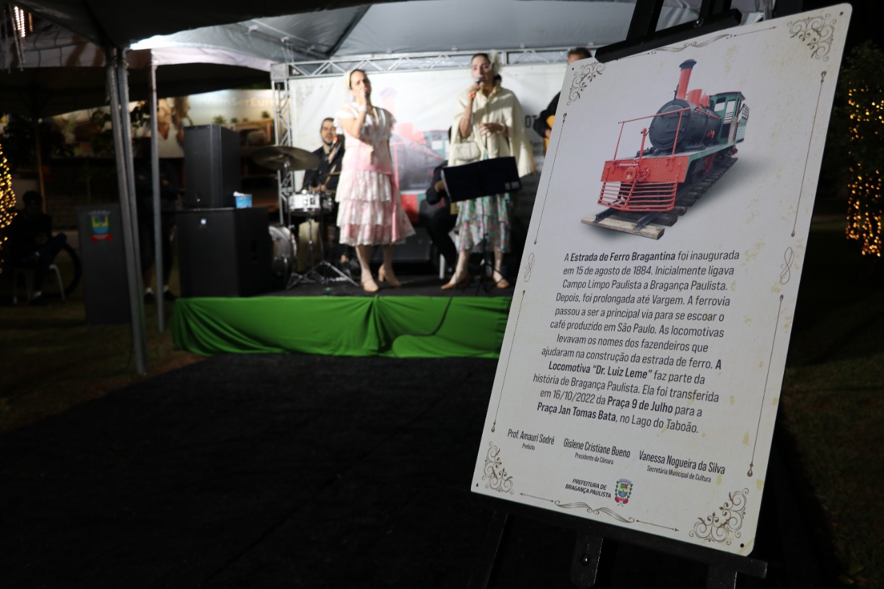 30.11.2022 Locomotiva que impulsionou o progresso de Bragan&ccedil;a Paulista recebe decora&ccedil;&atilde;o natalina (3)