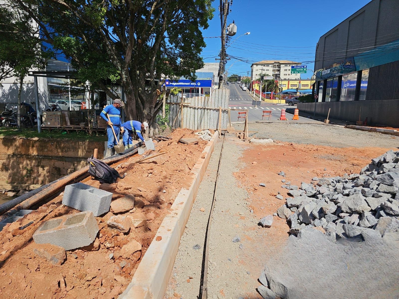 Obras de alargamento da Ponte da Rua Felipe Siqueira avan&ccedil;am em Bragan&ccedil;a Paulista
