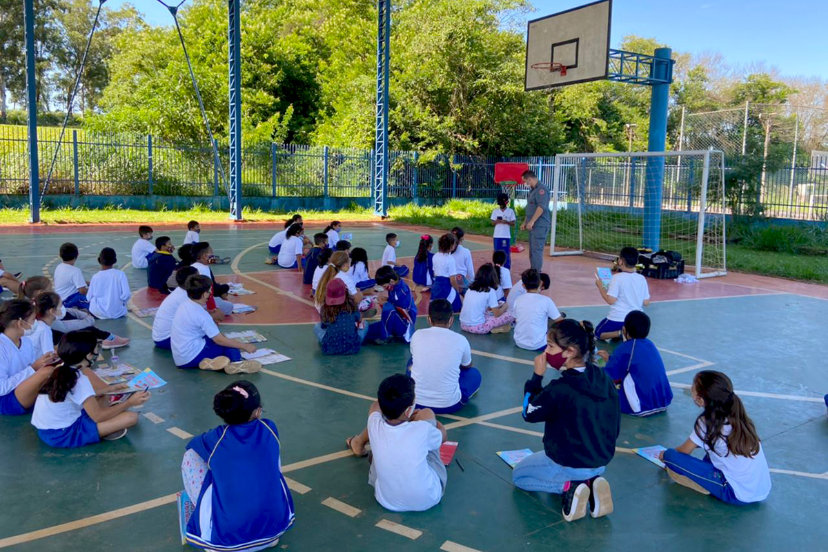 16.03.2022 Escolas Municipais recebem o Projeto Bombeiro na Escola (5)