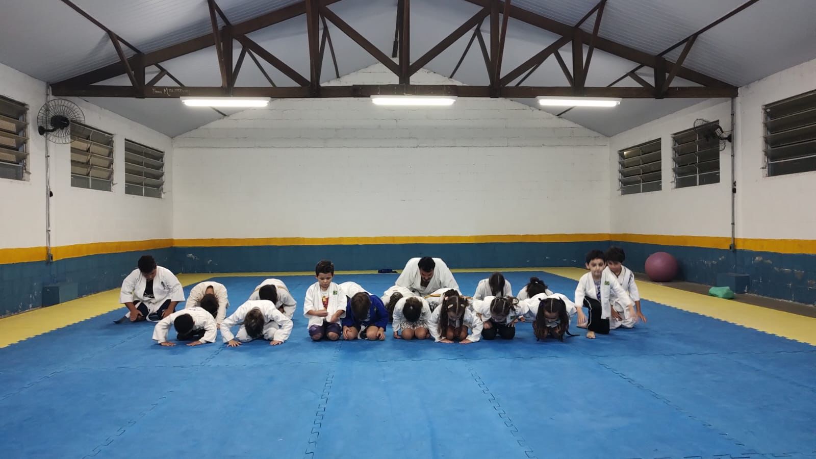 Escolinha de karat&ecirc; abre inscri&ccedil;&otilde;es no Gin&aacute;sio Louren&ccedil;&atilde;o