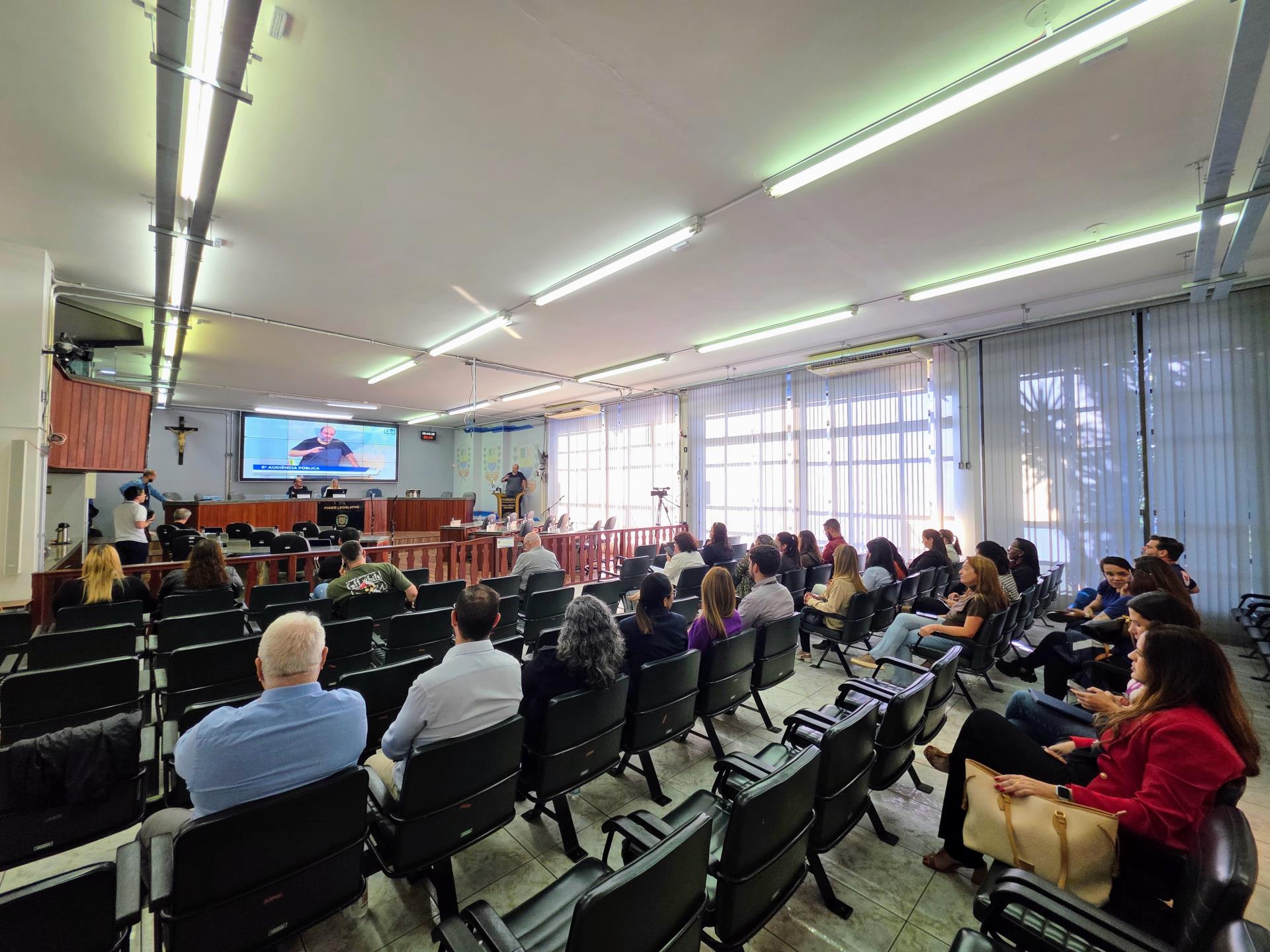 Secretaria Municipal de Saúde presta contas na Câmara Municipal referente ao 1º quadrimestre de 2026 Foto 04