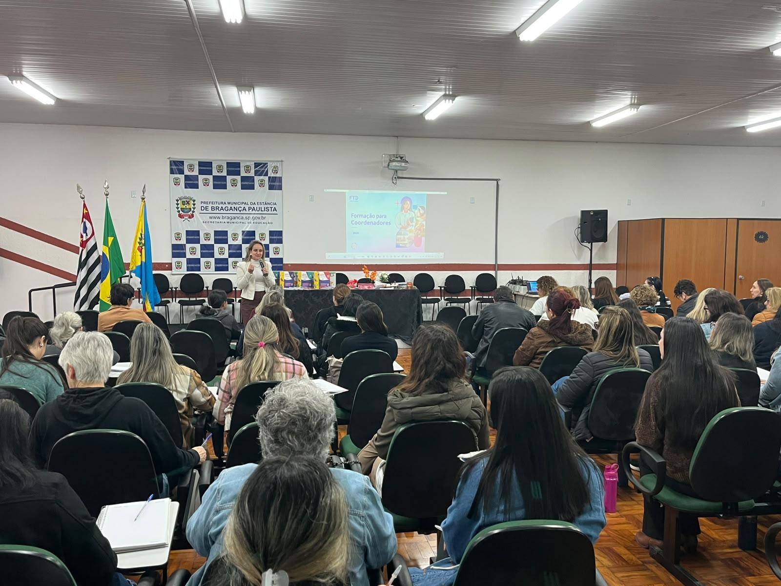 Educa&ccedil;&atilde;o realiza semana formativa para professores coordenadores (4)