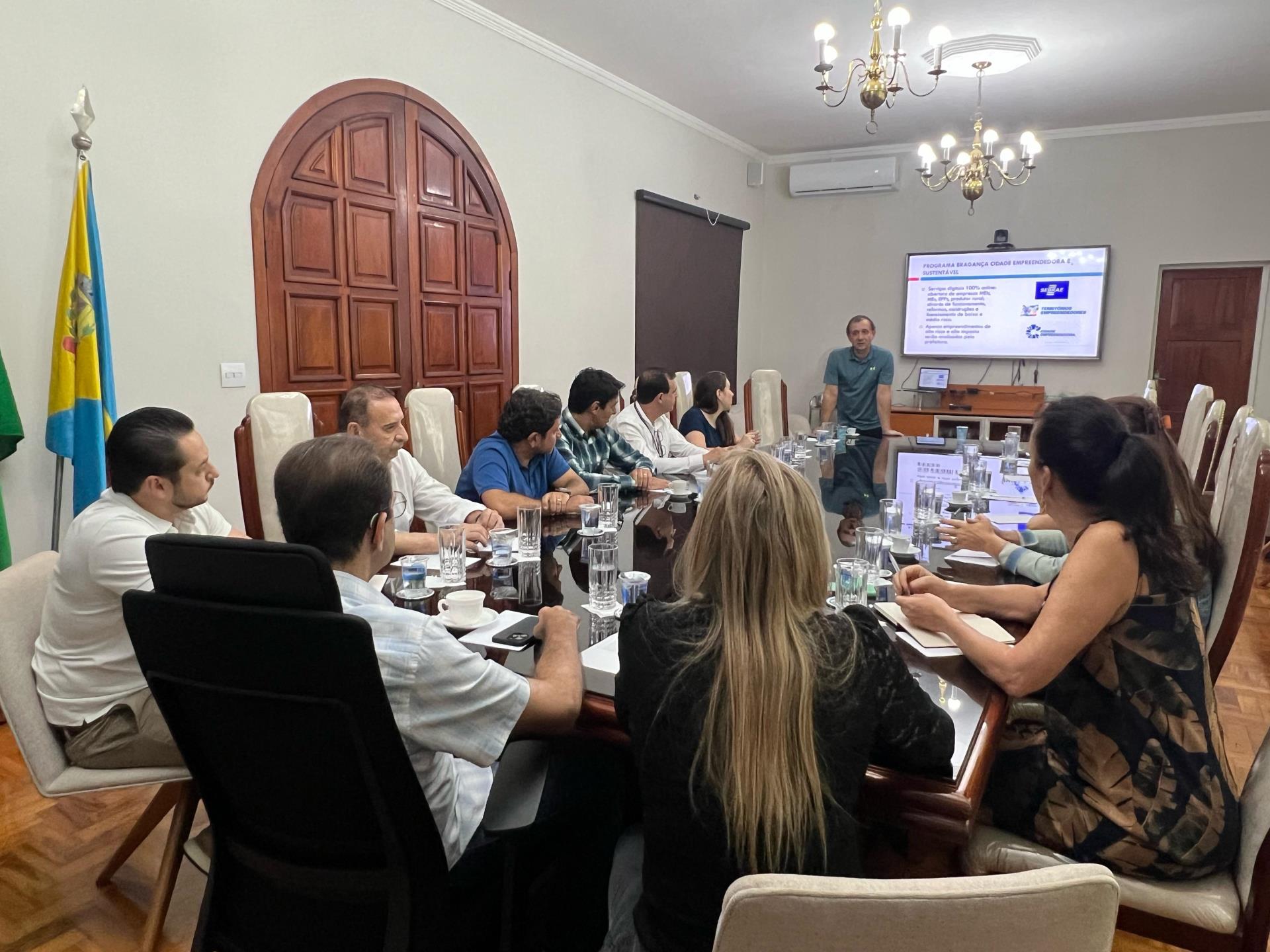 Prefeitura firma compromisso com o Sebrae-SP para implanta&ccedil;&atilde;o do curso Jovens Empreendedores Primeiros Passos (JEPP) na rede municipal (4)