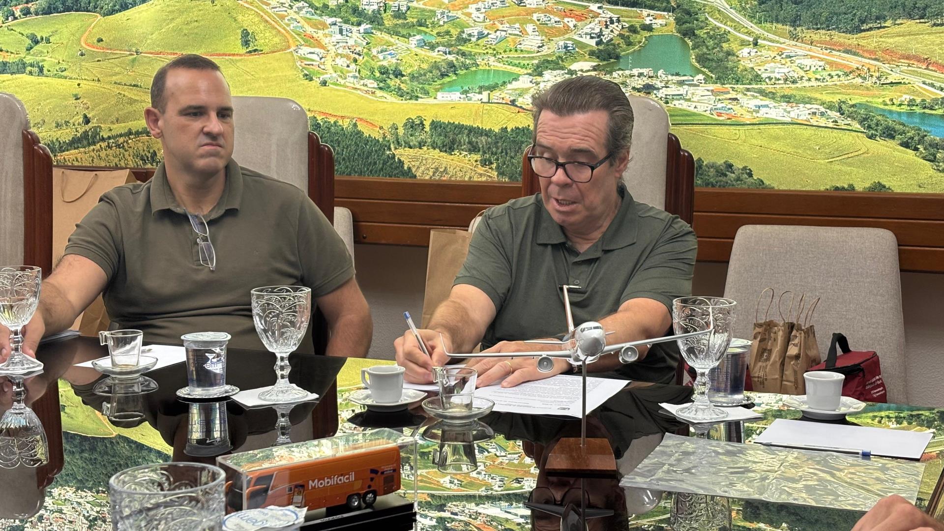 Reuni&atilde;o com Joaquim Constantino, acionista do Grupo Comporte, discute investimentos nos setores rodovi&aacute;rio e a&eacute;reo para a regi&atilde;o de Bragan&ccedil;a Paulista (5)