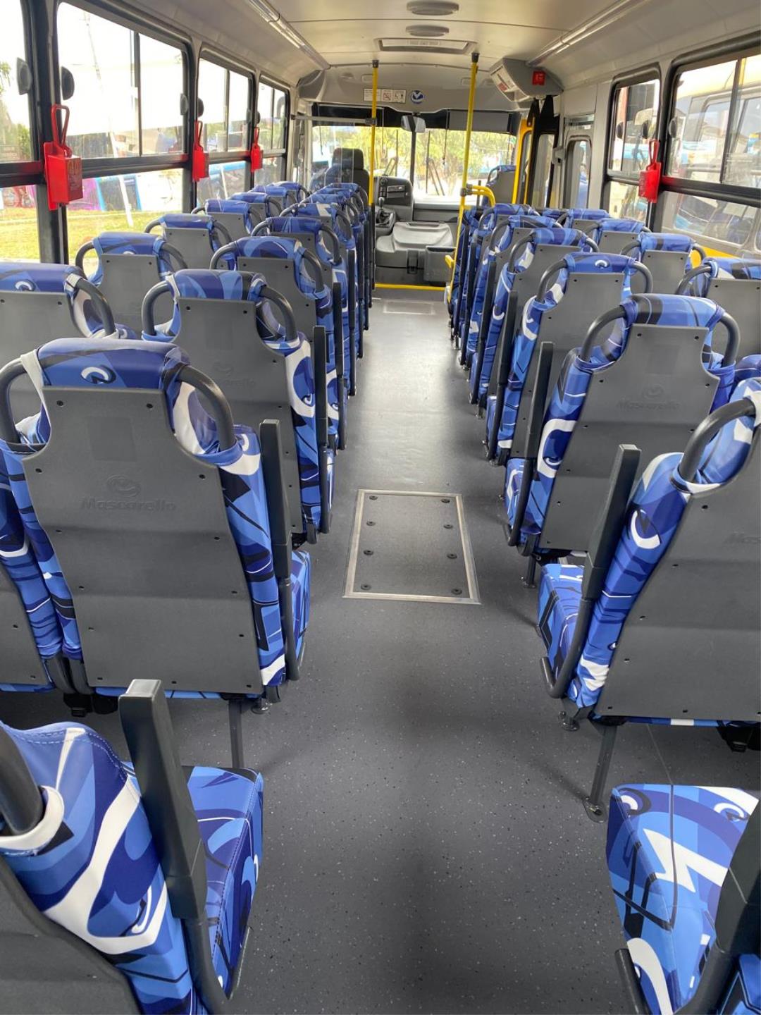Transporte escolar gratuito recebe novos ve&iacute;culos e completa renova&ccedil;&atilde;o da frota Foto 04