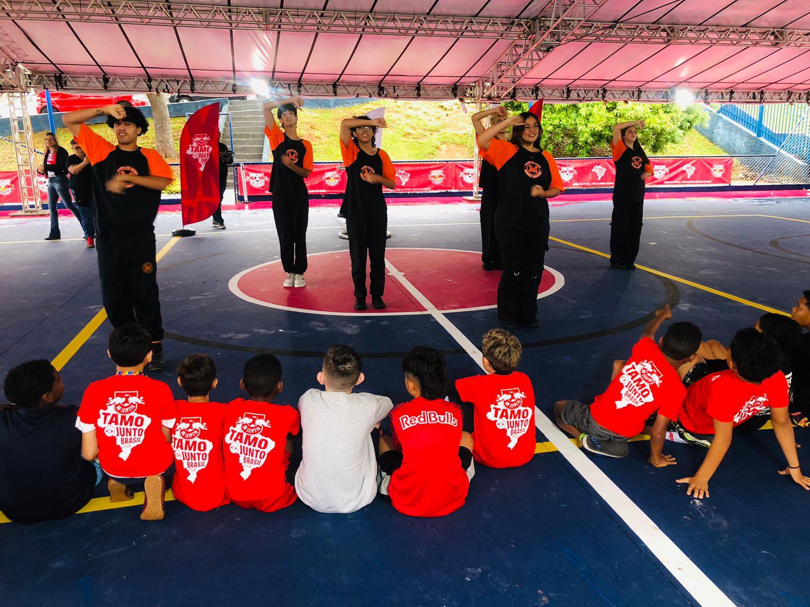 Quadra esportiva da Praça Narciso Furtado é revitalizada e entregue à população em Bragança Paulista (8)
