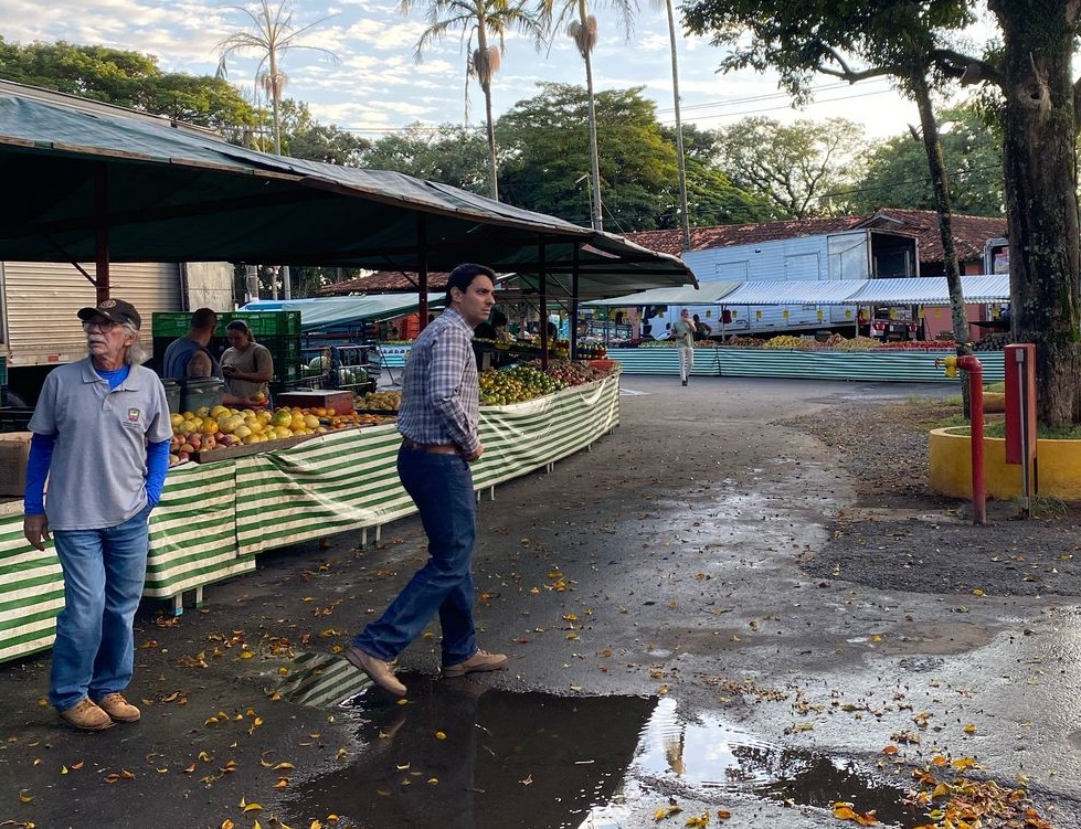 Prefeitura de Bragan&ccedil;a Paulista promove reestrutura&ccedil;&atilde;o da Feira Livre do Posto de Monta (5)