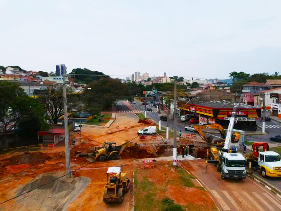 Combate &agrave;s enchentes_Cerca de 100 aduelas j&aacute; foram implantadas na Avenida dos Imigrantes (9)