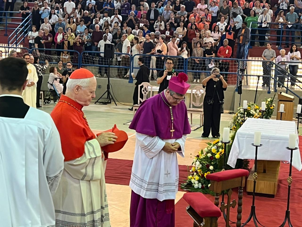 Ordenação episcopal reúne fiéis em celebração de fé e renovação Foto 04