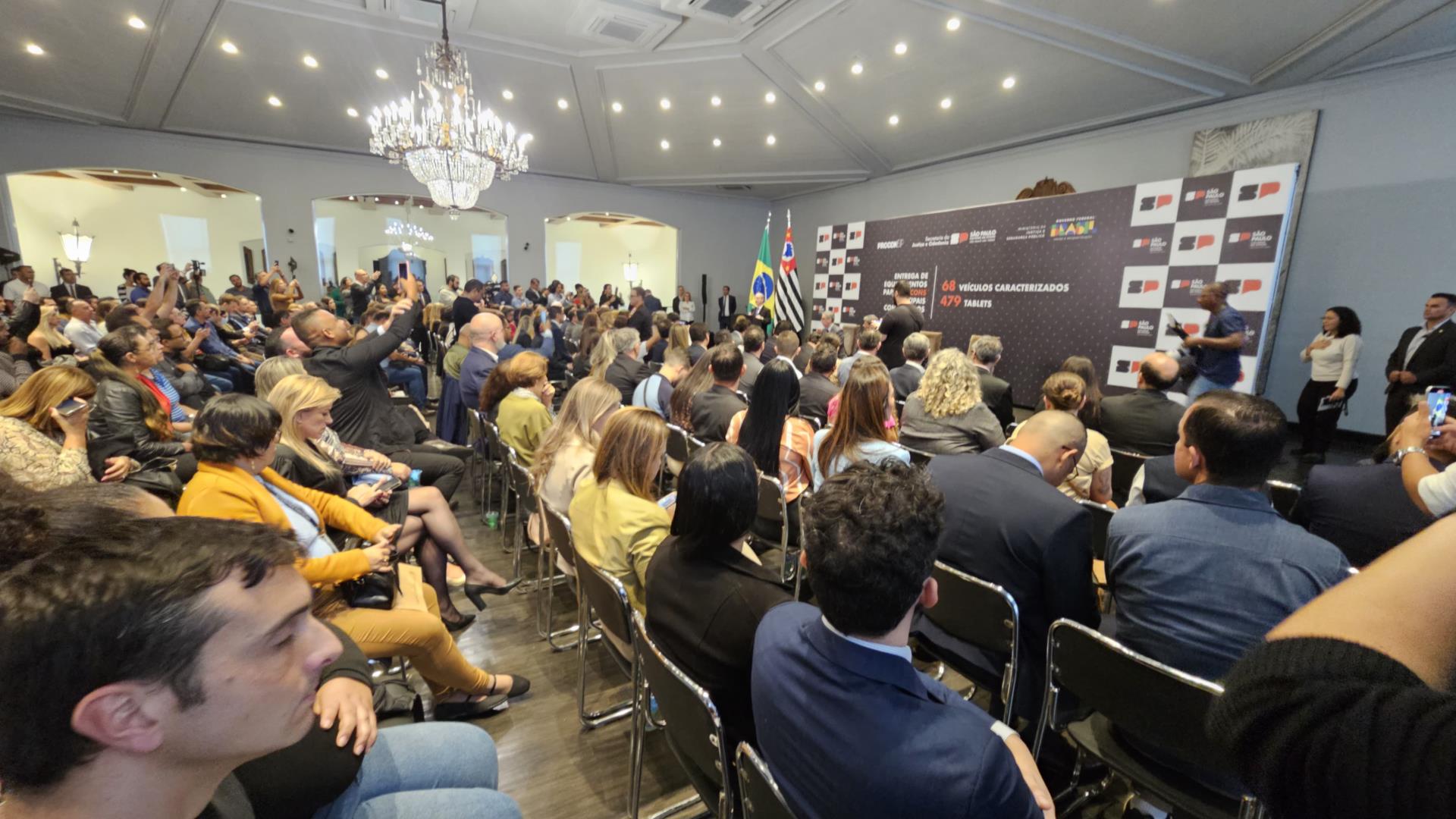 Entrega ve&iacute;culo e tablets Procon 04