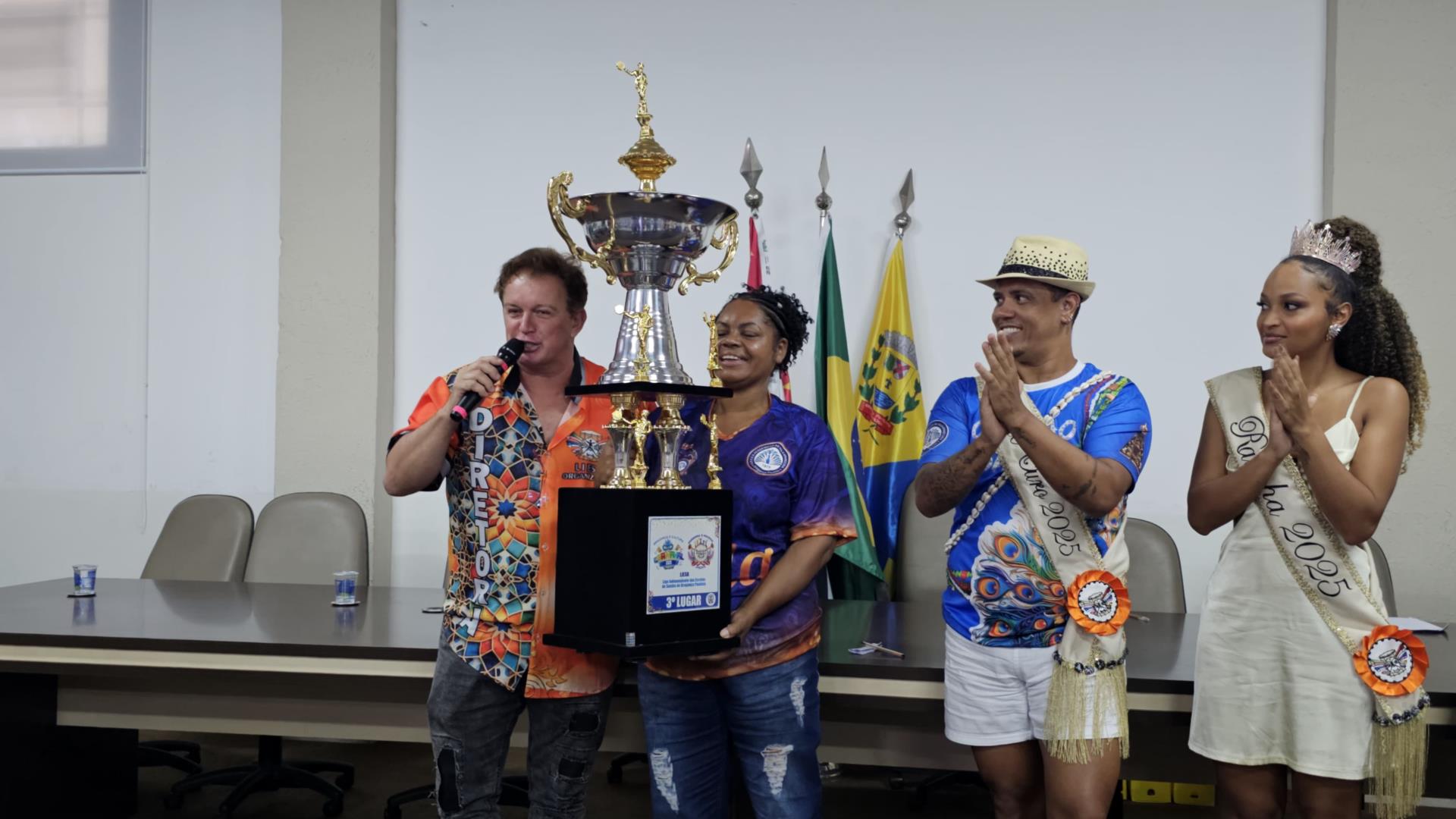 Drag&atilde;o Imperial &eacute; campe&atilde; do Carnaval 2025 de Bragan&ccedil;a Paulista (4)