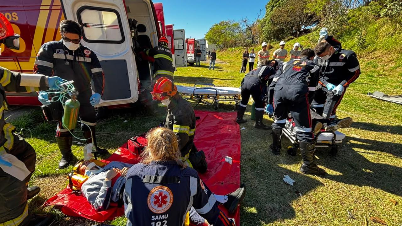 Forças de segurança e emergência realizam simulado de acidente grave em Bragança Paulista 4