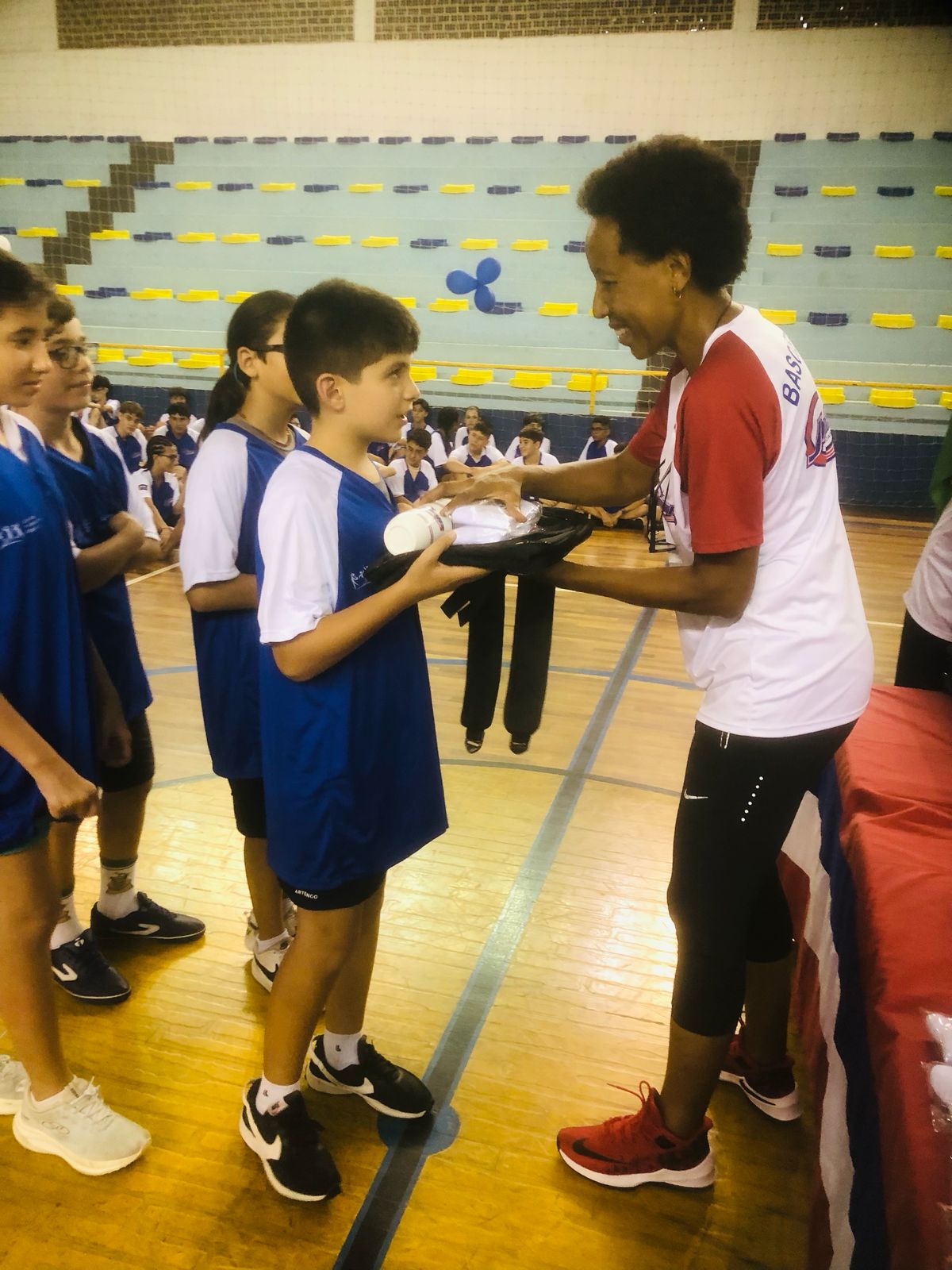 Janeth Arcain entrega uniformes em Bragan&ccedil;a Paulista (5)
