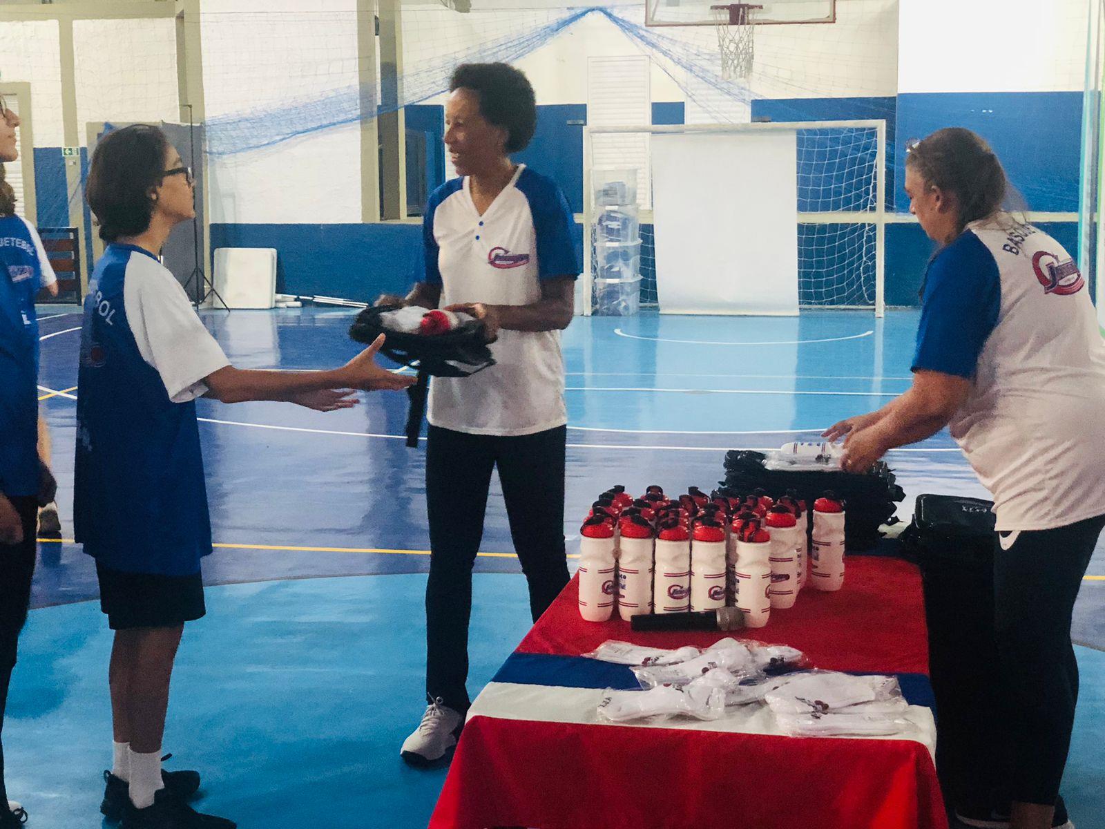 Alunos do Projeto Janeth Arcain recebem uniformes em Bragan&ccedil;a Paulista (4)
