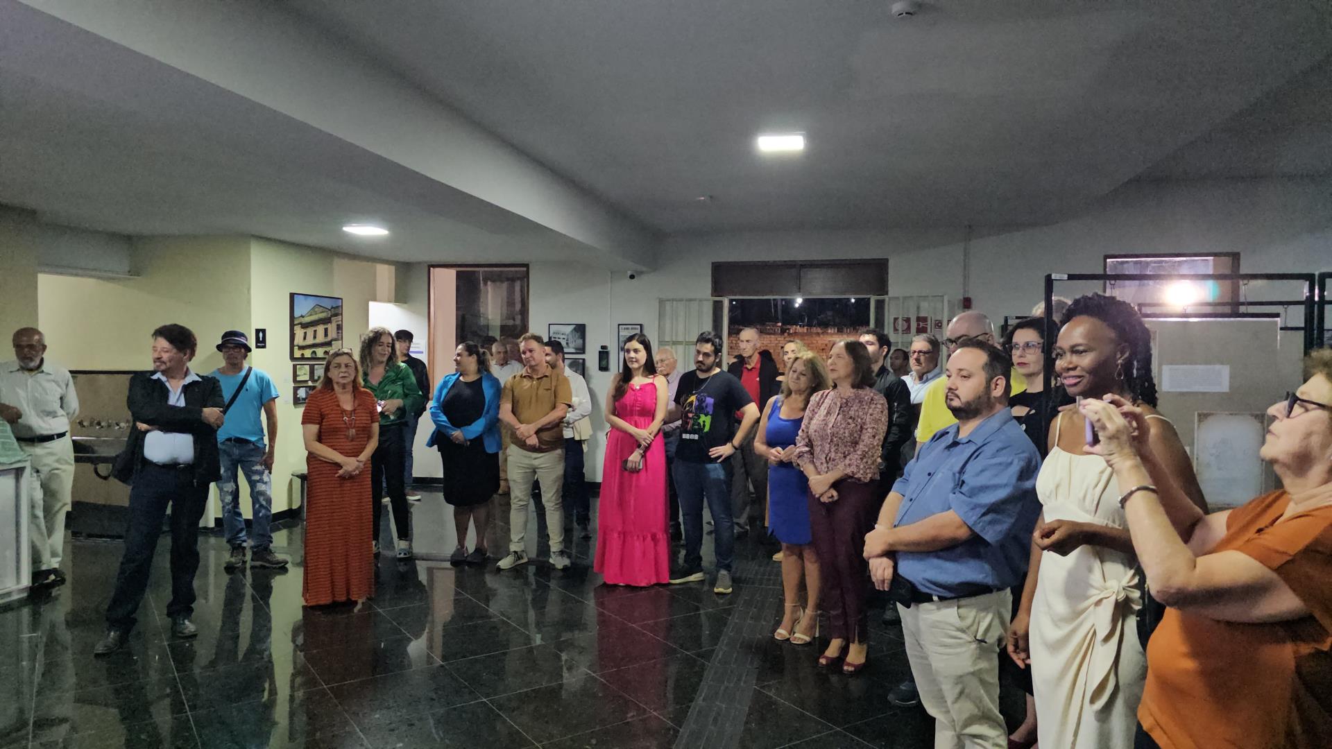 17.05.2024 ASES lança livro “Assombro e Encantamento” e inaugura a exposição das ilustra (5)