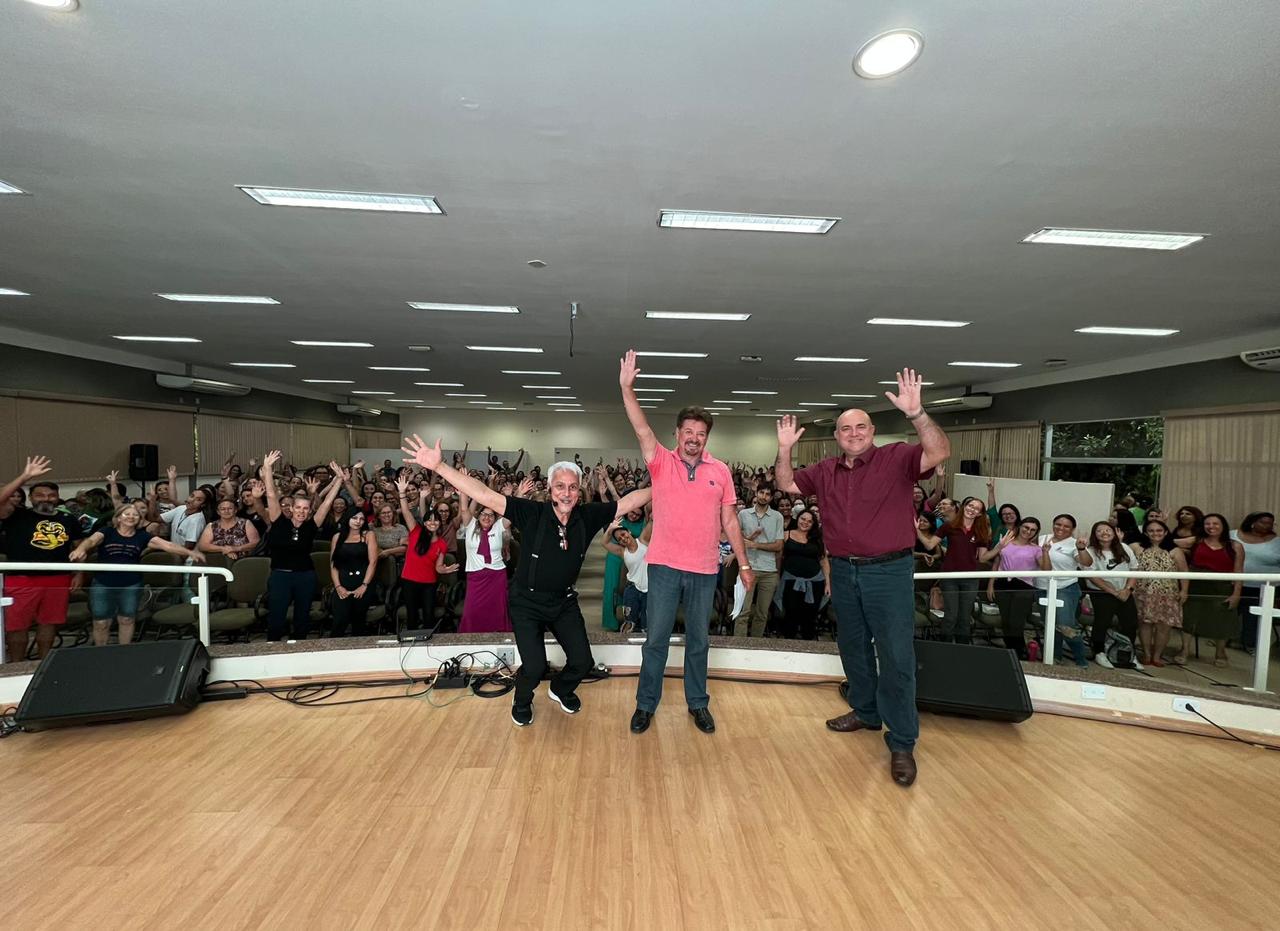 30.01.2023 Cerca de 1.600 profissionais da educa&ccedil;&atilde;o municipal participam de palestra com Eduardo Shinyashiki (4)