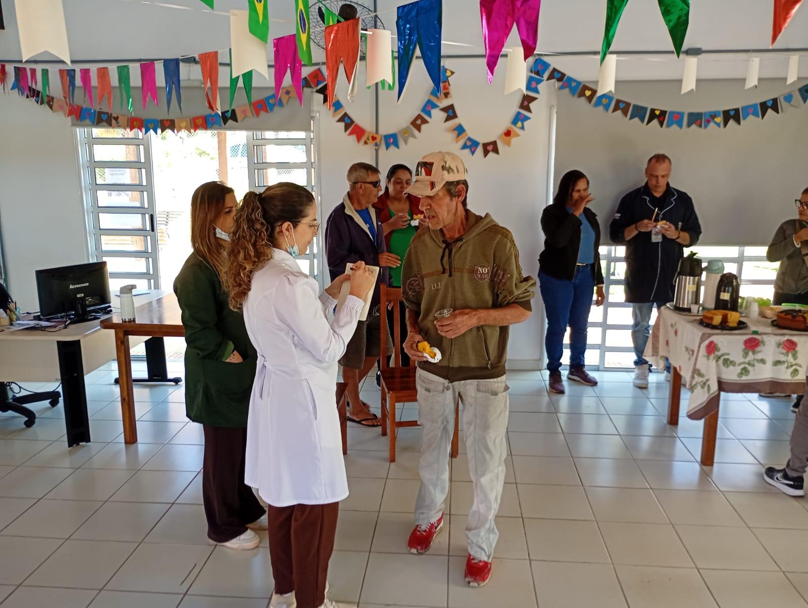 Equipe da ESF Cidade Jardim realiza a&ccedil;&atilde;o de promo&ccedil;&atilde;o &agrave; sa&uacute;de para moradores do Programa Vida Longa (4)