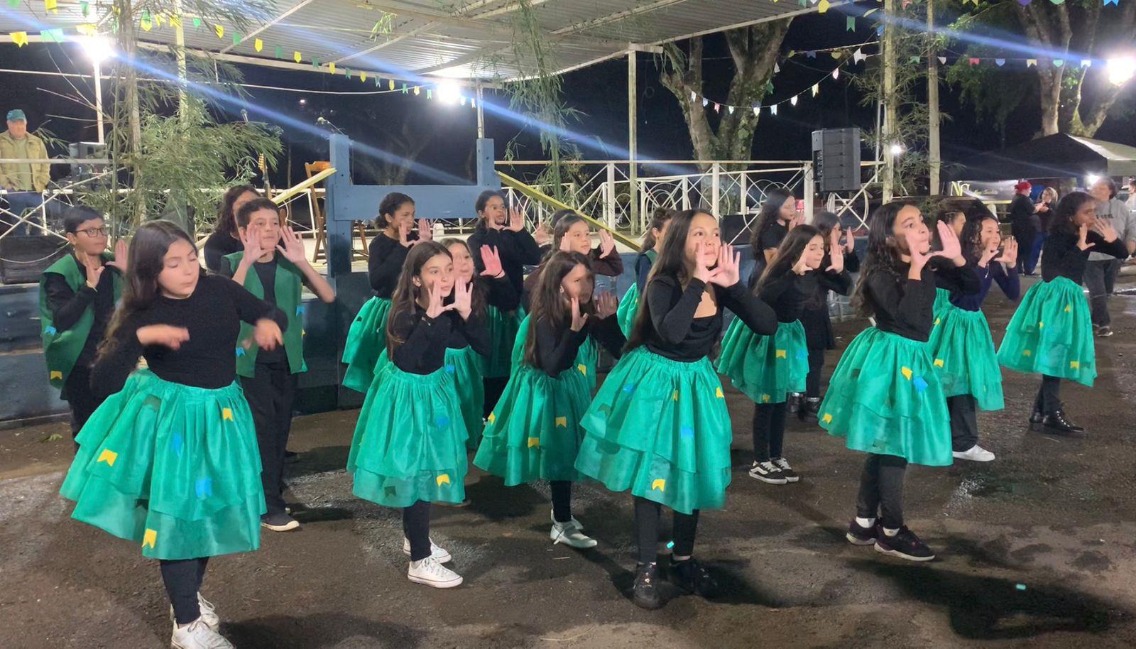 Feira Noturna ter&aacute; show de Marcelo Cowboy e participa&ccedil;&atilde;o da Escola Municipal Carlos Frederico nesta quinta-feira 03