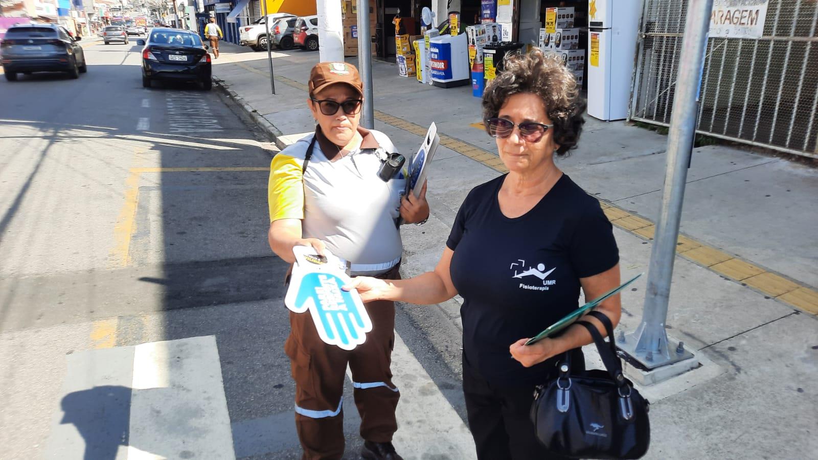 Travessia segura ganhou destaque em a&ccedil;&atilde;o que ocupou ruas e avenidas Foto 04