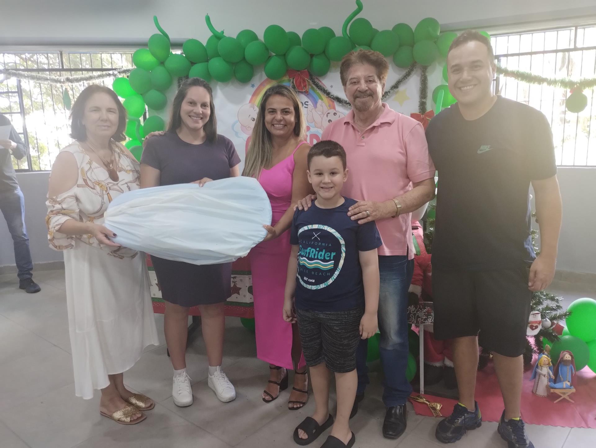 Prefeitura realiza última entrega de kits do Projeto Arco-Íris em 2024 (5)