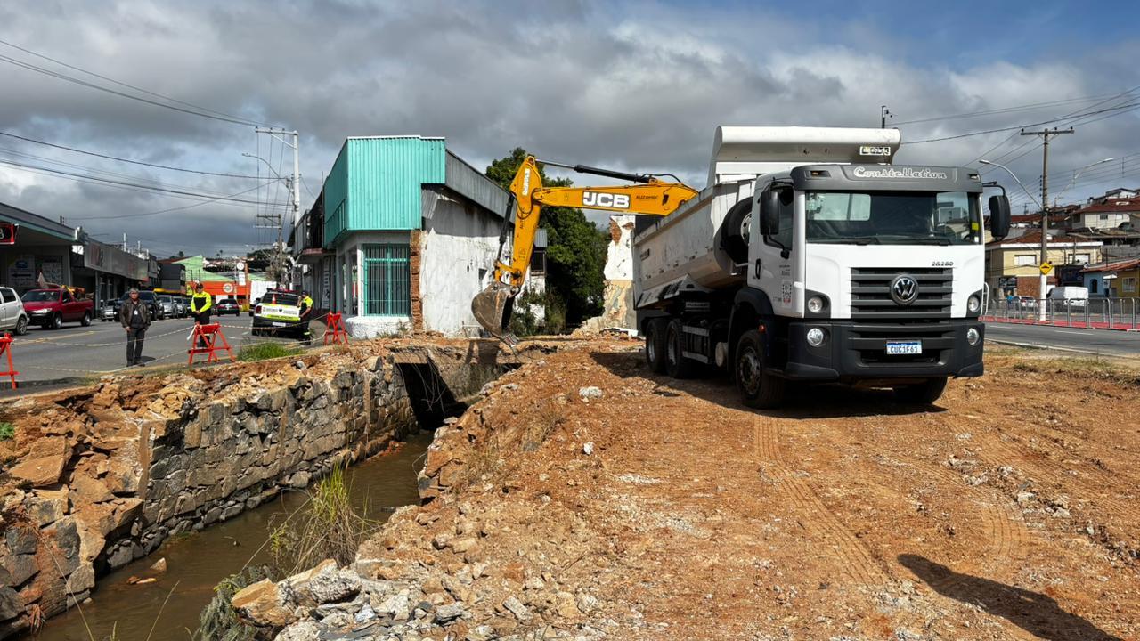 Visita t&eacute;cnica acompanha obras no Lago do Orfeu e no C&oacute;rrego Lavap&eacute;s Foto 04