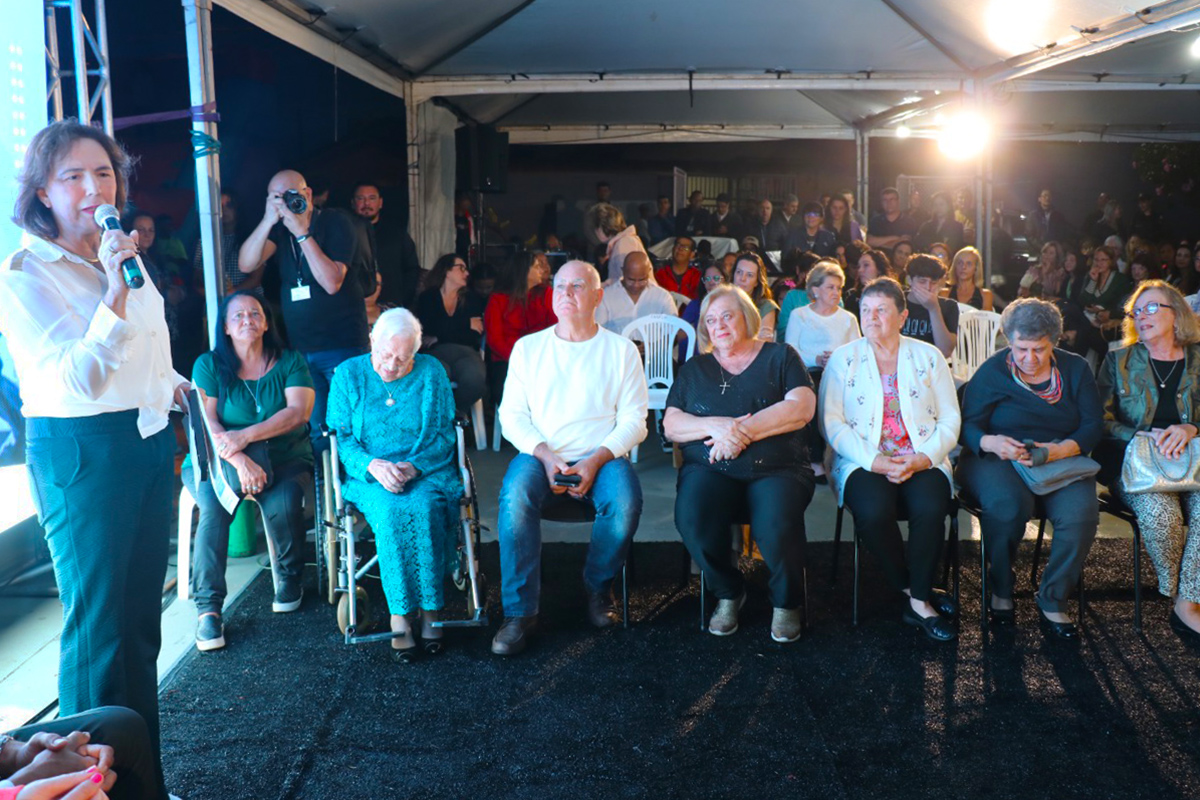 10.01.2023 Centenas de pessoas prestigiam inauguração do Centro de Capacitação e Treinamento Wanda Lonza Del Roio, no Henedina Cortez (2)