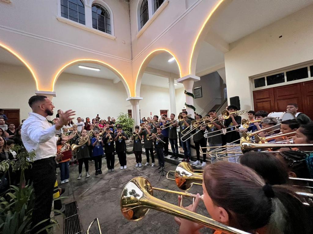 14.12.2022 Cantata de Natal do Projeto Musicalizando encanta público no Paço Municipal (4)